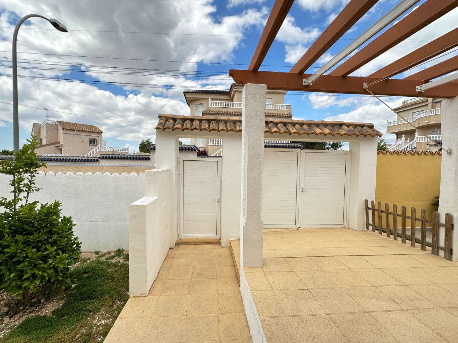 Chalet de 3 habitaciones en San Miguel de Salinas en venta con piscina - 390.000 € (Ref: 9842156)
