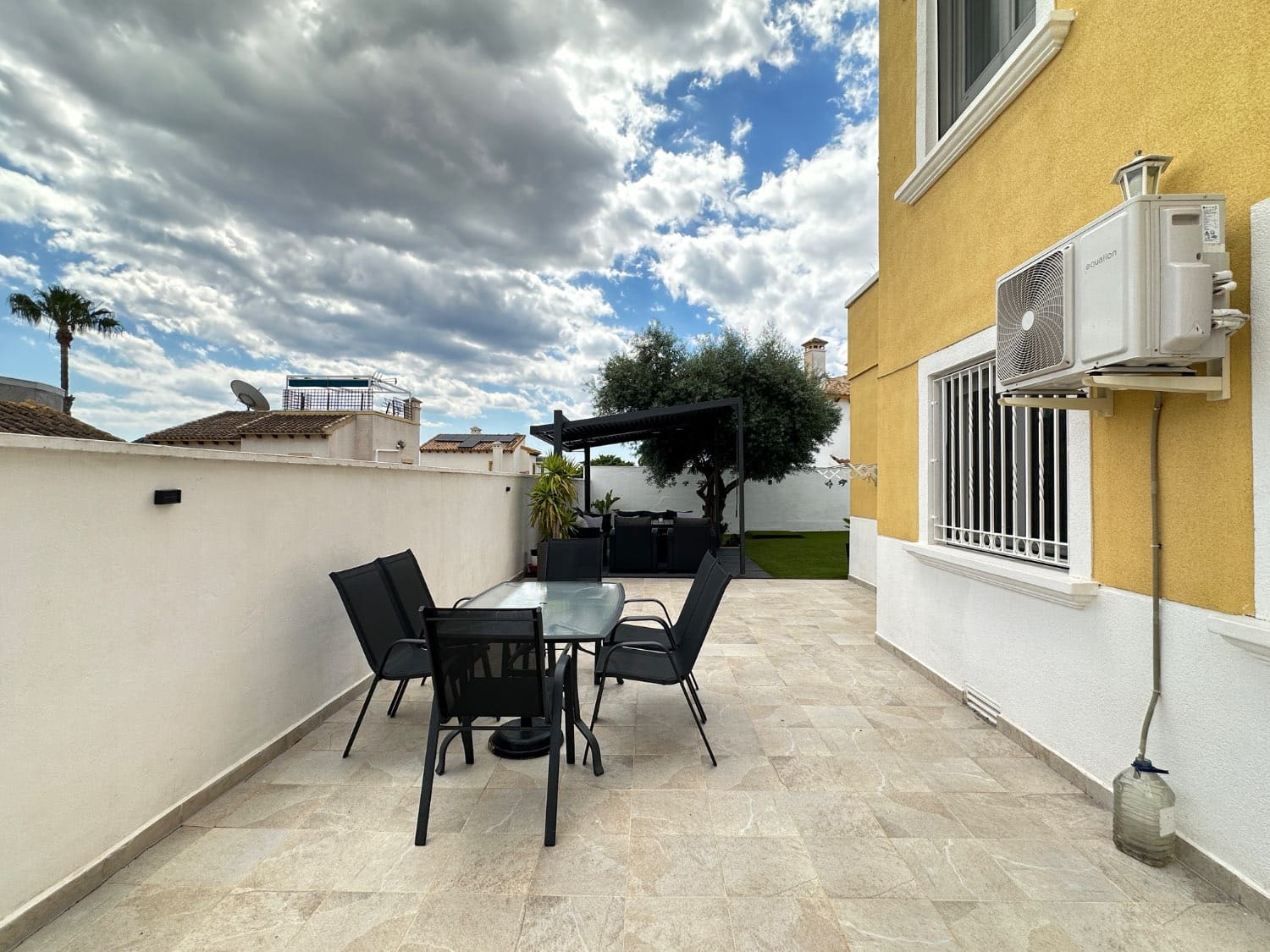 Chalet de 3 habitaciones en San Miguel de Salinas en venta con piscina - 390.000 € (Ref: 9842156)