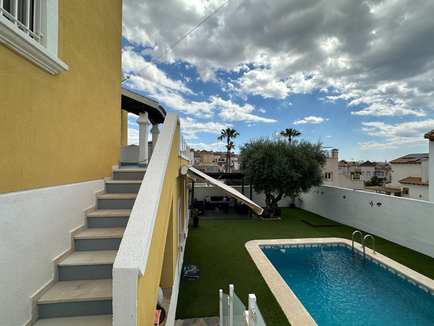 Chalet de 3 habitaciones en San Miguel de Salinas en venta con piscina - 390.000 € (Ref: 9842156)
