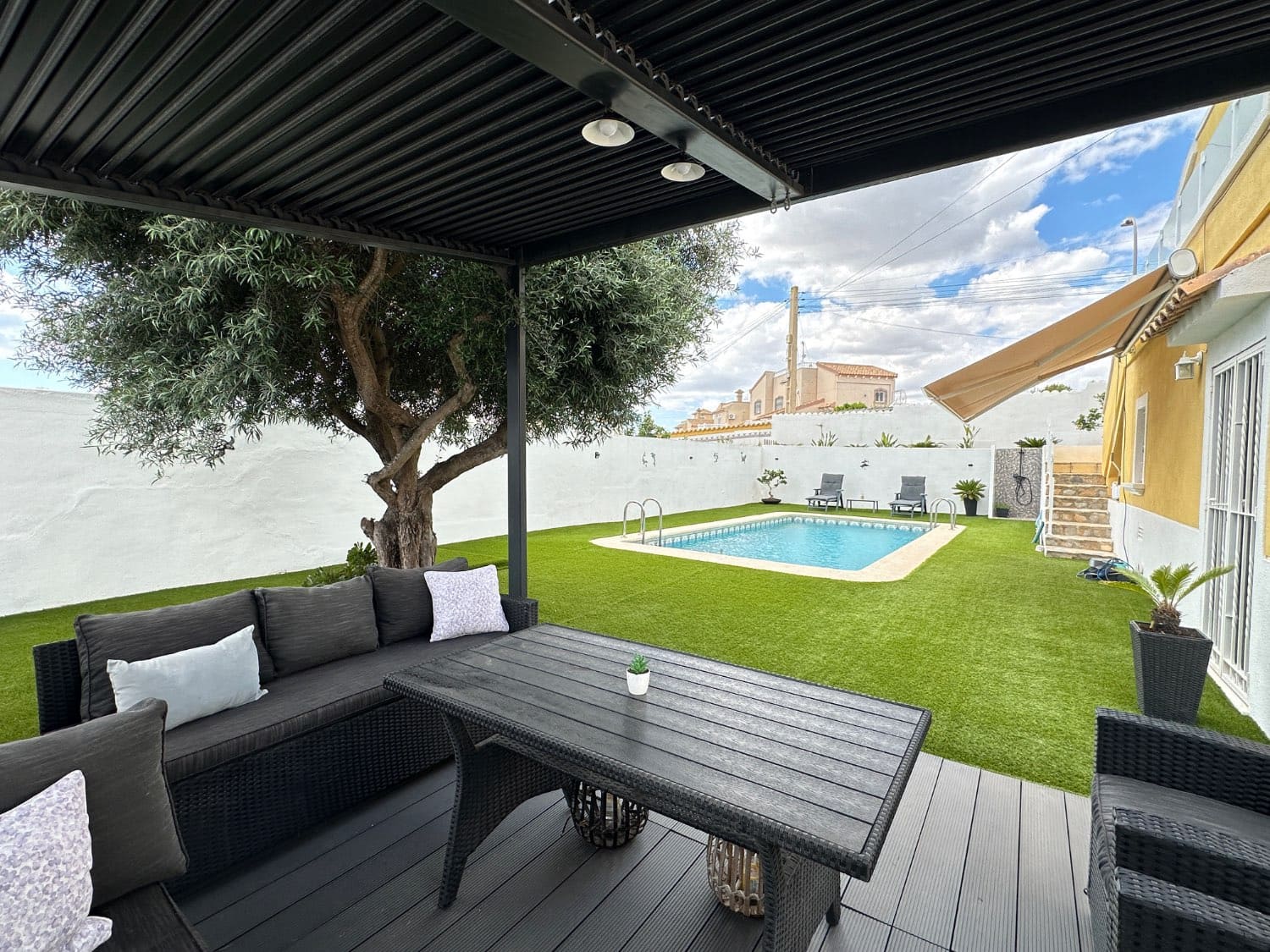 Chalet de 3 habitaciones en San Miguel de Salinas en venta con piscina - 390.000 € (Ref: 9842156)