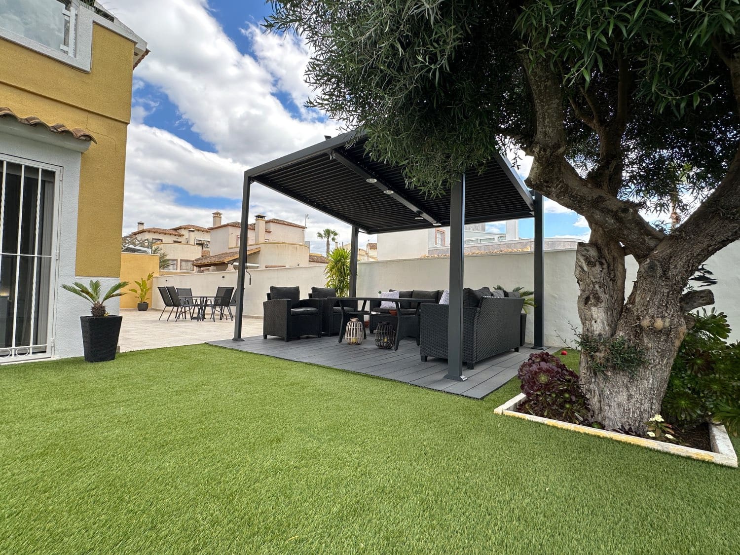 Chalet de 3 habitaciones en San Miguel de Salinas en venta con piscina - 390.000 € (Ref: 9842156)