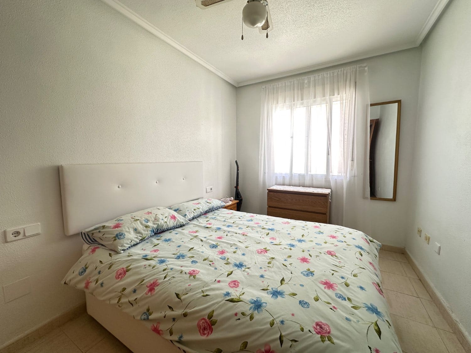 2 bedroom Beach Apartment for sale in Orihuela with pool - € 126,000 (Ref: 9849048)
