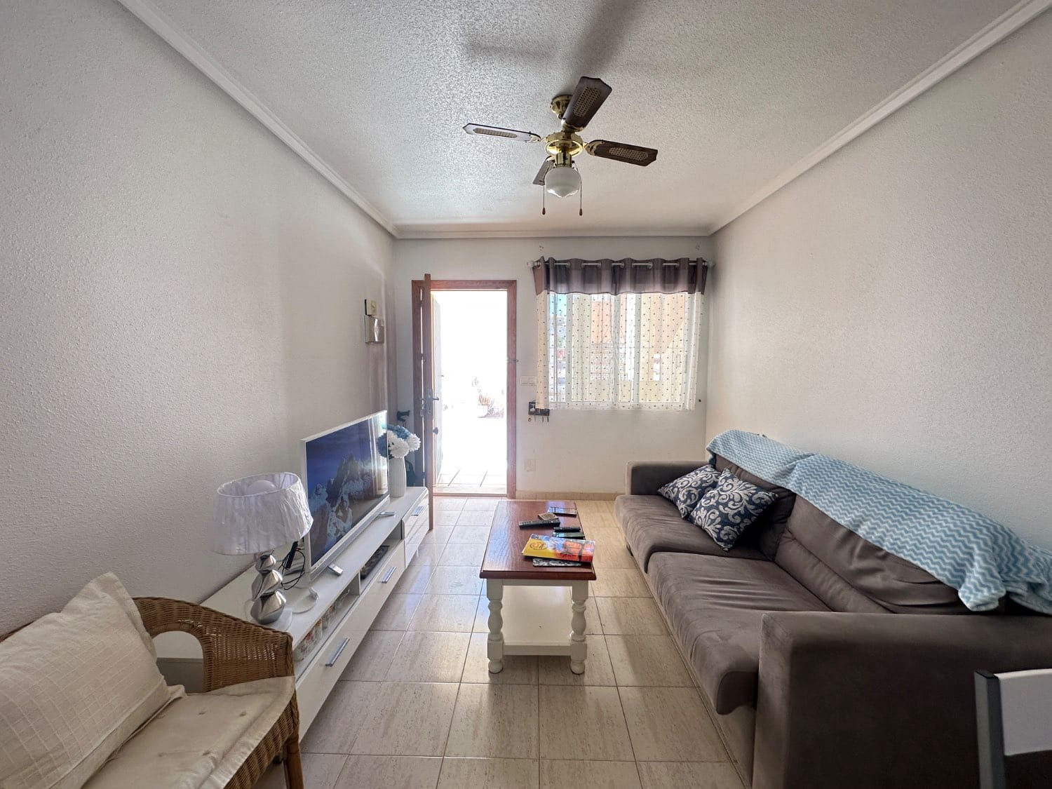 2 bedroom Beach Apartment for sale in Orihuela with pool - € 126,000 (Ref: 9849048)