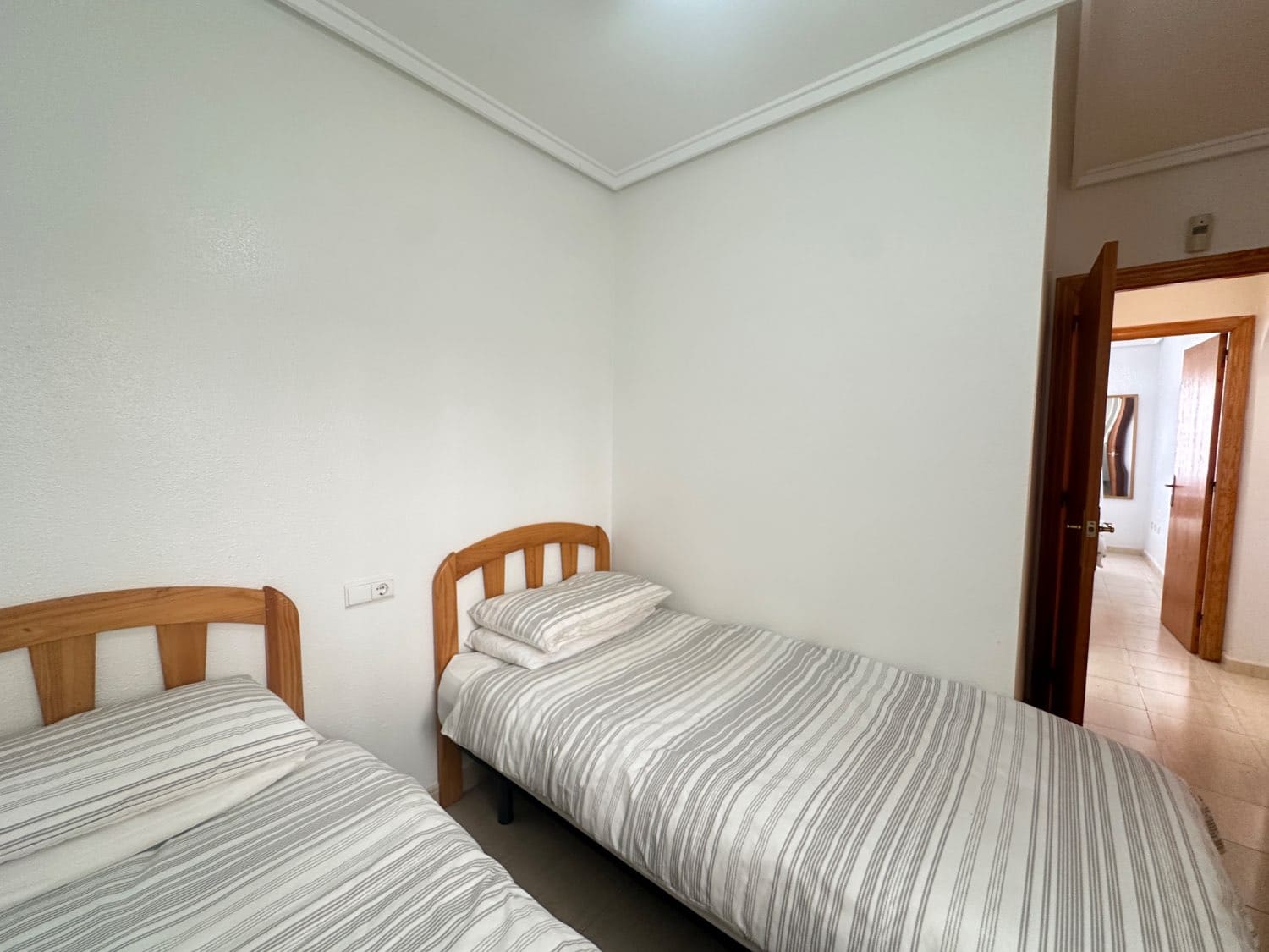 2 bedroom Beach Apartment for sale in Orihuela with pool - € 126,000 (Ref: 9849048)