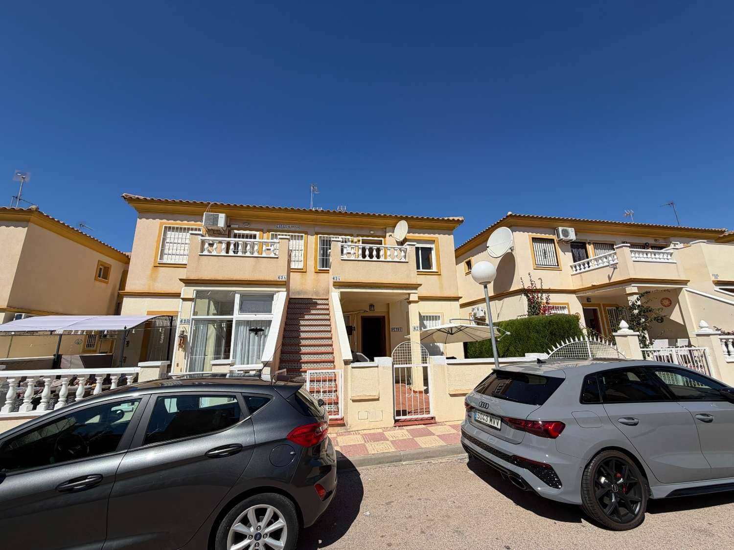2 soveværelse Strandlejlighed til salg i Orihuela med swimmingpool - € 135.000 (Ref: 9864107)