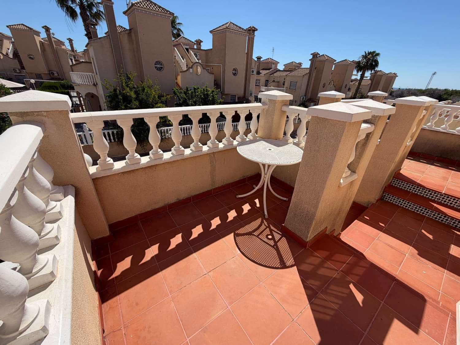 2 soveværelse Strandlejlighed til salg i Orihuela med swimmingpool - € 135.000 (Ref: 9864107)