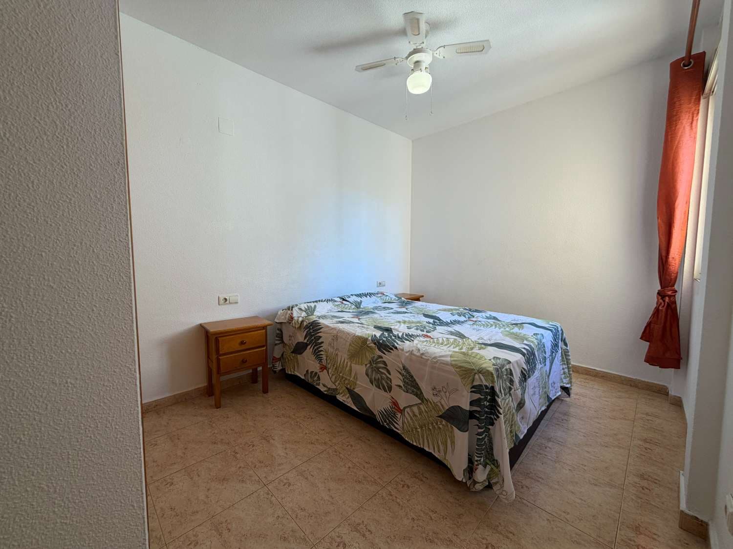 2 soveværelse Strandlejlighed til salg i Orihuela med swimmingpool - € 135.000 (Ref: 9864107)