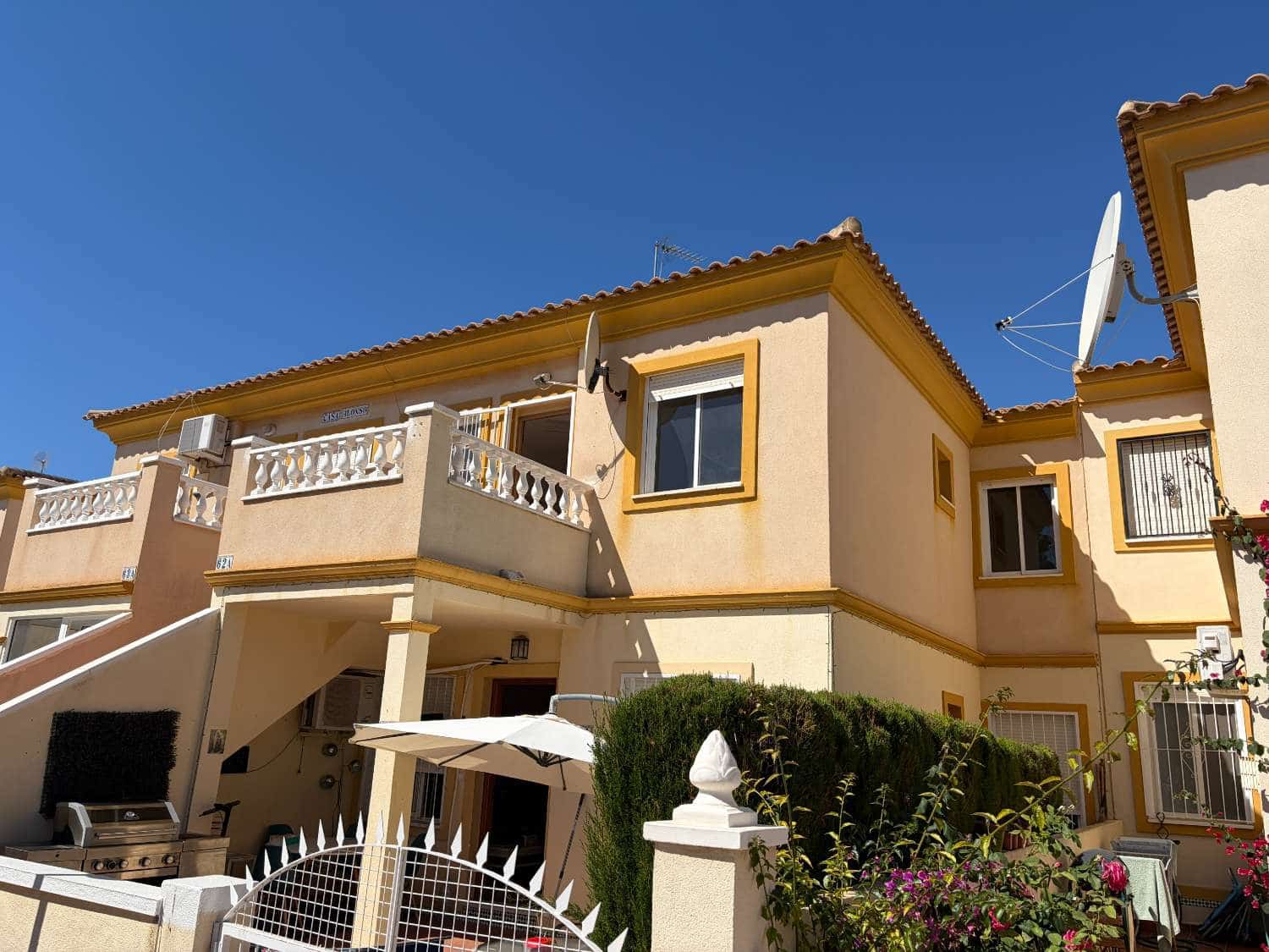 2 soveværelse Strandlejlighed til salg i Orihuela med swimmingpool - € 135.000 (Ref: 9864107)