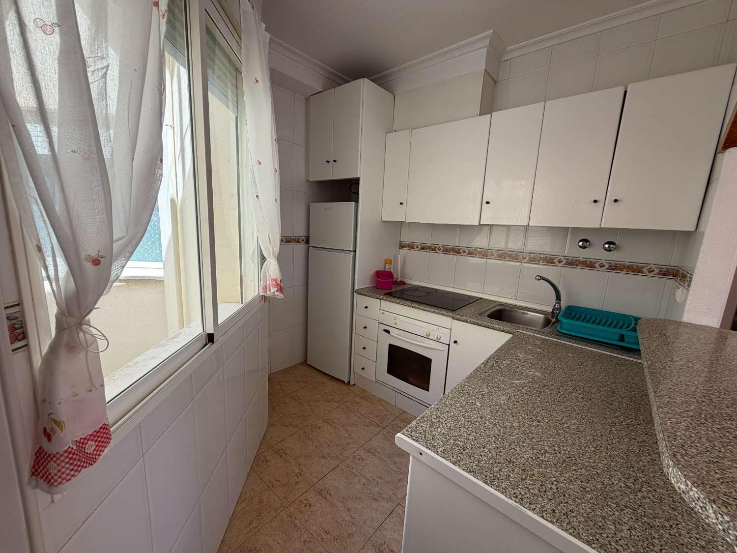 2 soveværelse Strandlejlighed til salg i Orihuela med swimmingpool - € 135.000 (Ref: 9864107)