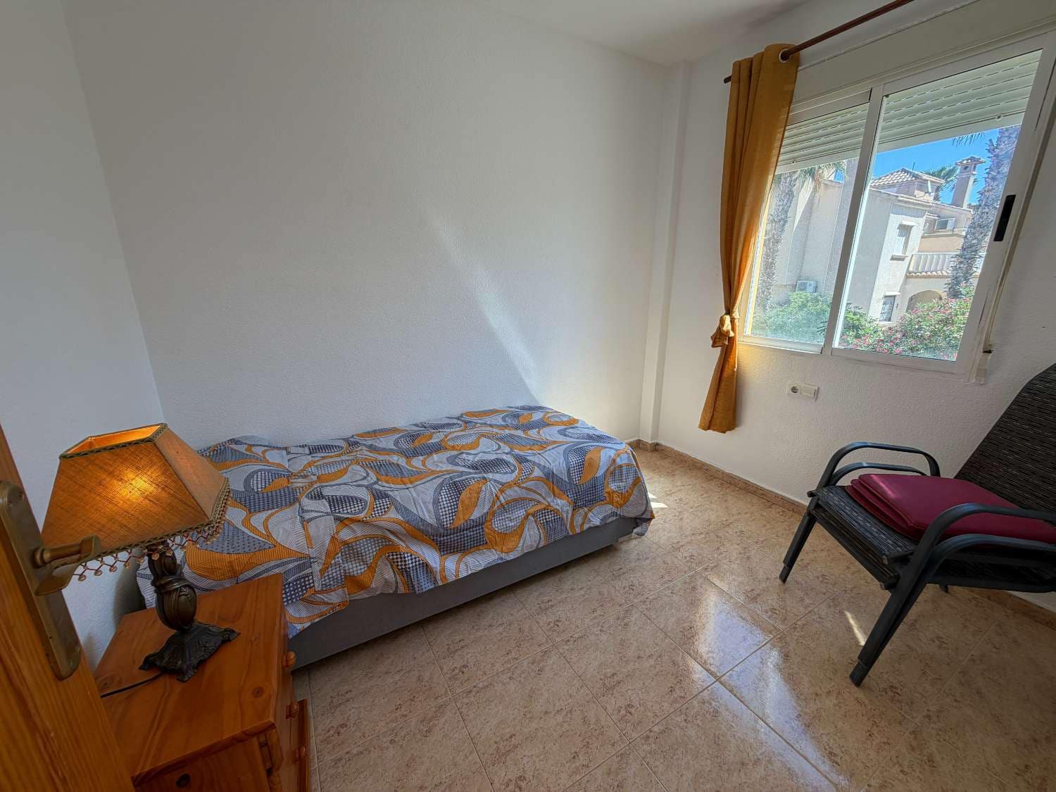 2 soveværelse Strandlejlighed til salg i Orihuela med swimmingpool - € 135.000 (Ref: 9864107)