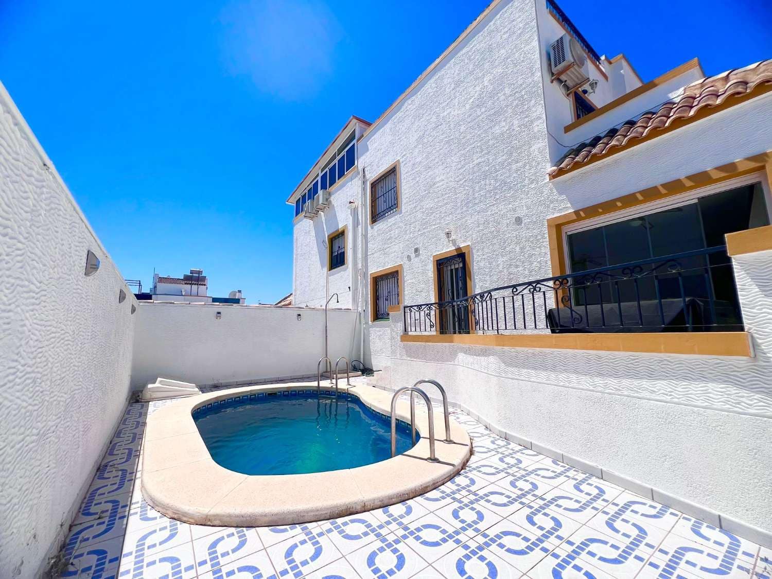 3 slaapkamer Rijtjeshuis te koop in Orihuela met zwembad - € 234.990 (Ref: 9868187)