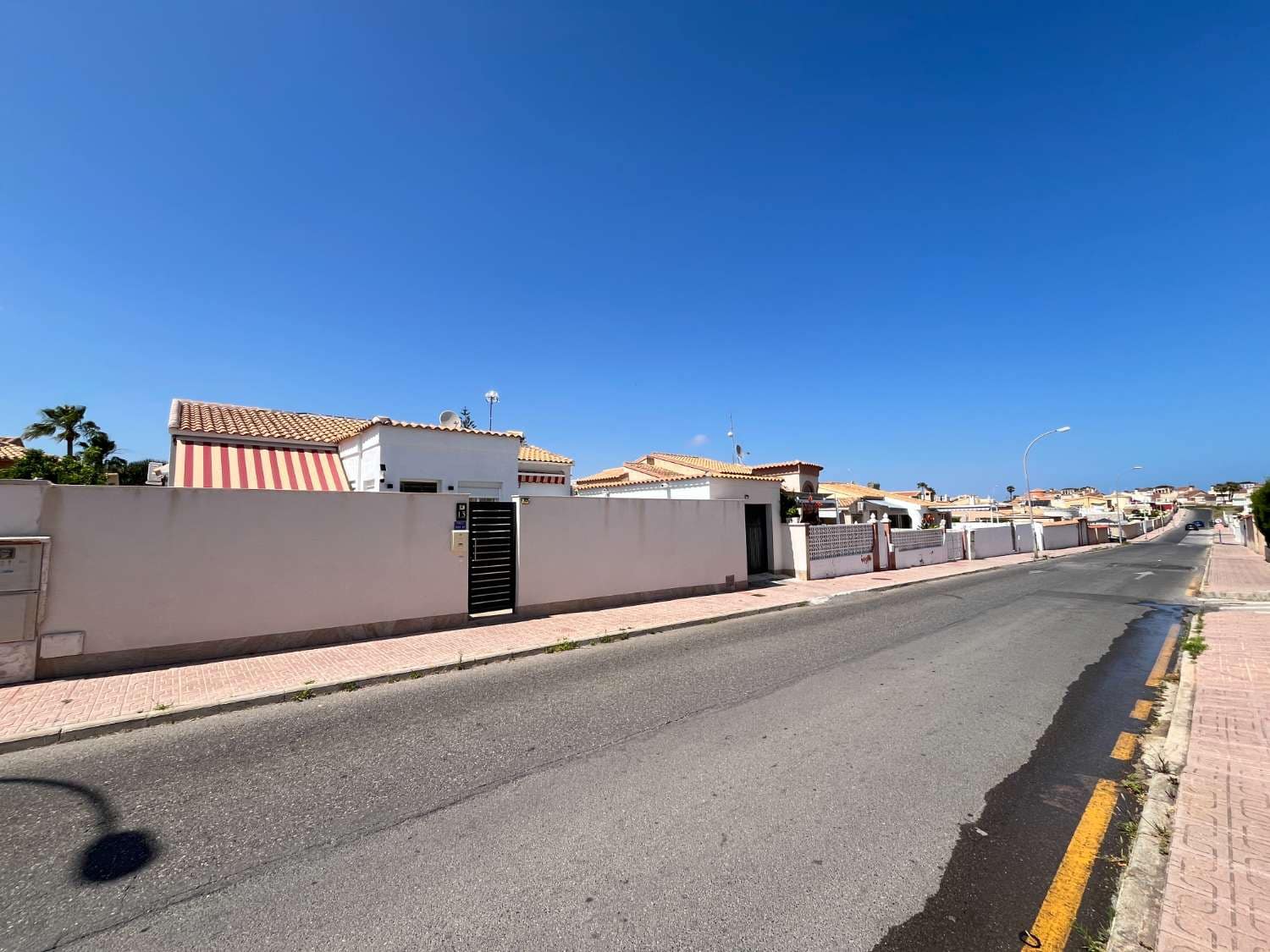 3 bedroom Villa for sale in Orihuela with garage - € 339,000 (Ref: 9880603)