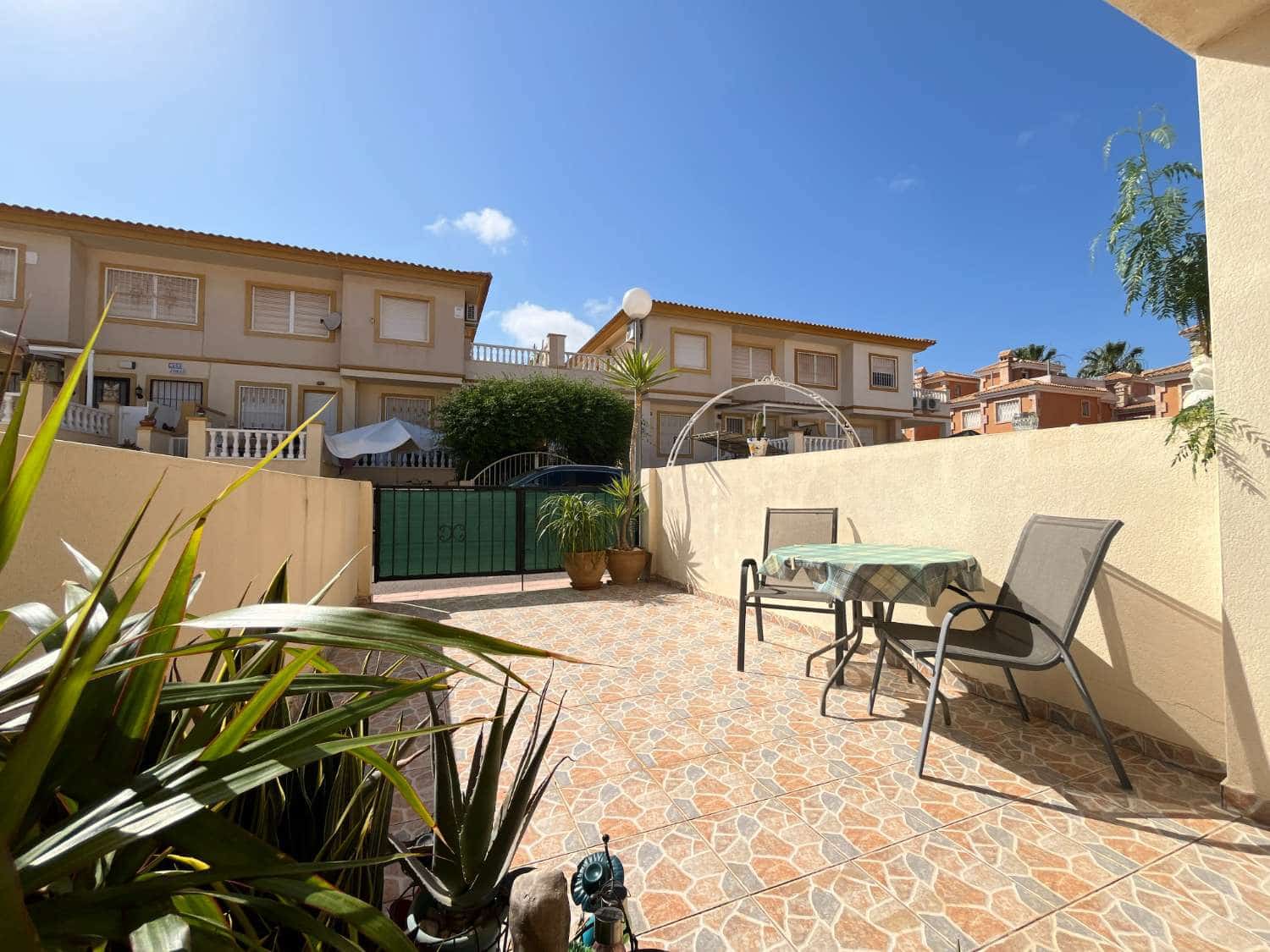 2 soveværelse Strandlejlighed til salg i Playa Flamenca med swimmingpool - € 169.900 (Ref: 9880604)