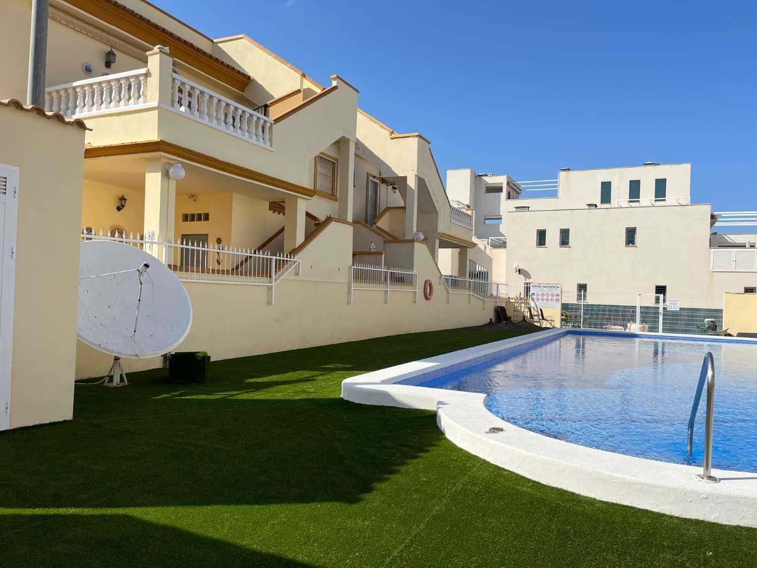 2 soveværelse Strandlejlighed til salg i Playa Flamenca med swimmingpool - € 169.900 (Ref: 9880604)
