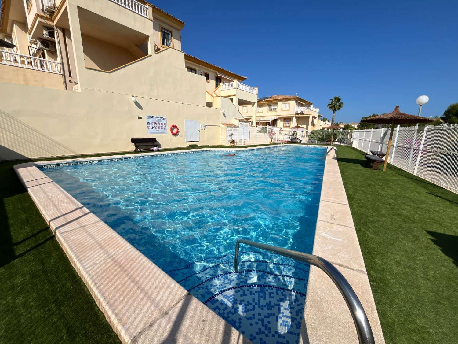 2 soveværelse Strandlejlighed til salg i Playa Flamenca med swimmingpool - € 169.900 (Ref: 9880604)