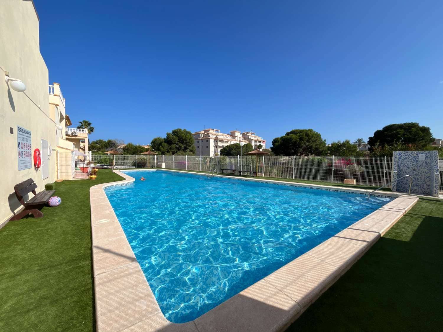 2 soveværelse Strandlejlighed til salg i Playa Flamenca med swimmingpool - € 169.900 (Ref: 9880604)