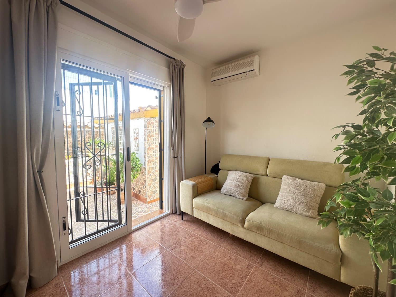 3 bedroom Terraced Villa for sale in Orihuela with pool - € 244,000 (Ref: 9895788)