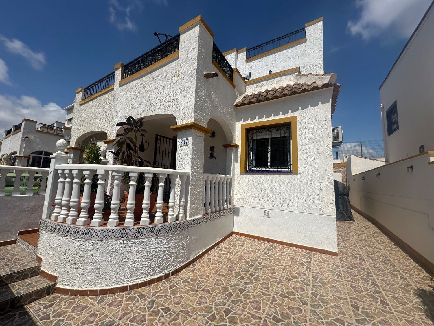 3 bedroom Terraced Villa for sale in Orihuela with pool - € 244,000 (Ref: 9895788)