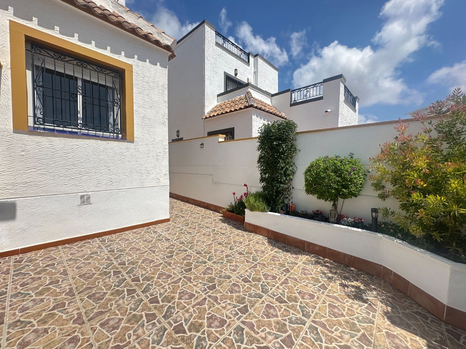 3 bedroom Terraced Villa for sale in Orihuela with pool - € 244,000 (Ref: 9895788)