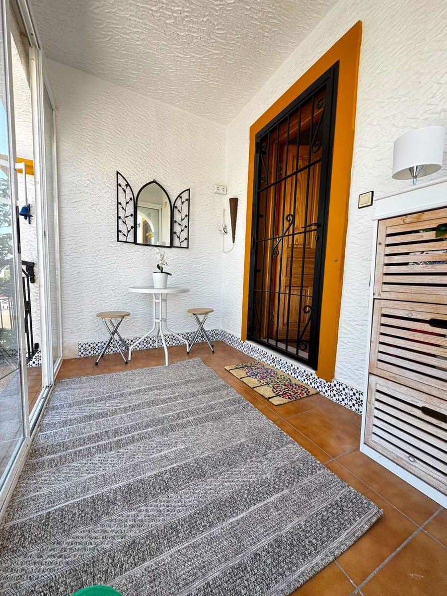 Piso de 3 habitaciones en Orihuela en venta con piscina - 235.000 € (Ref: 9907002)