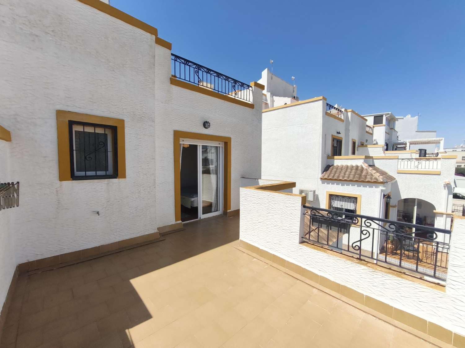 Piso de 3 habitaciones en Orihuela en venta con piscina - 235.000 € (Ref: 9907002)