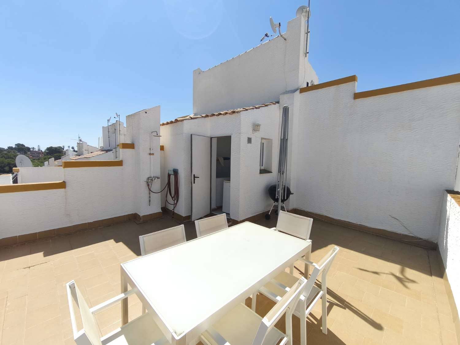Piso de 3 habitaciones en Orihuela en venta con piscina - 235.000 € (Ref: 9907002)