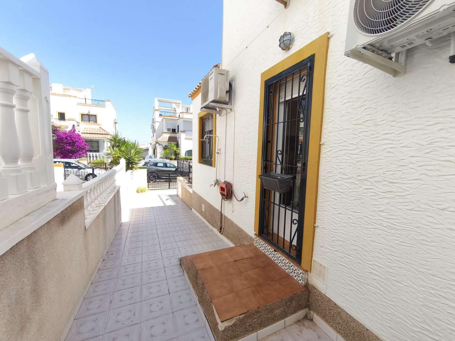Piso de 3 habitaciones en Orihuela en venta con piscina - 235.000 € (Ref: 9907002)