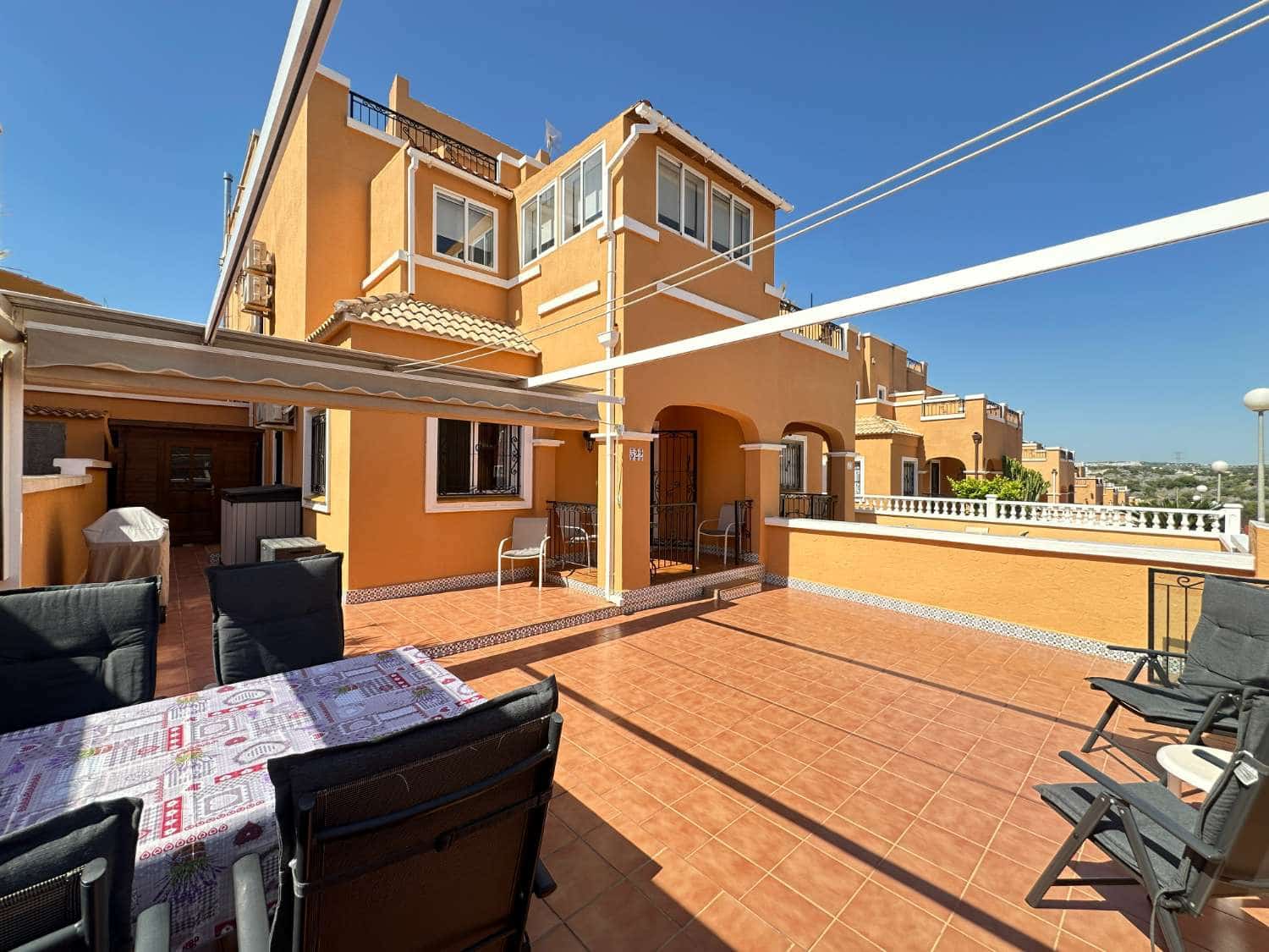 Piso de 3 habitaciones en Orihuela en venta con piscina - 239.900 € (Ref: 9907003)