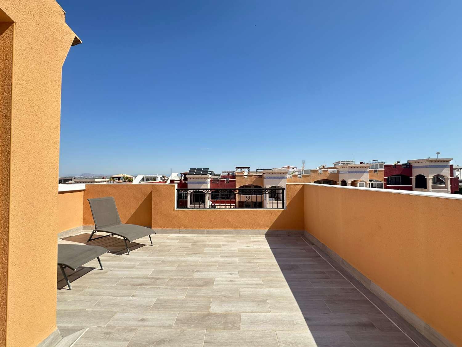 Piso de 3 habitaciones en Orihuela en venta con piscina - 239.900 € (Ref: 9907003)