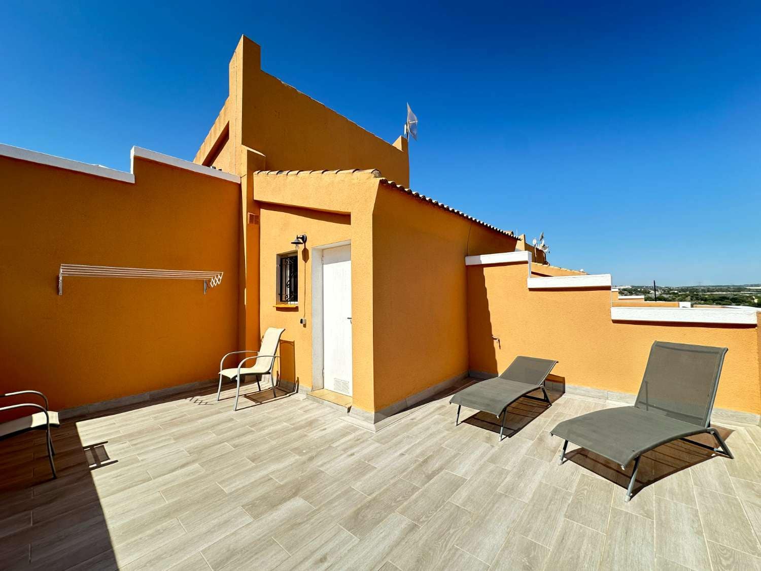Piso de 3 habitaciones en Orihuela en venta con piscina - 239.900 € (Ref: 9907003)