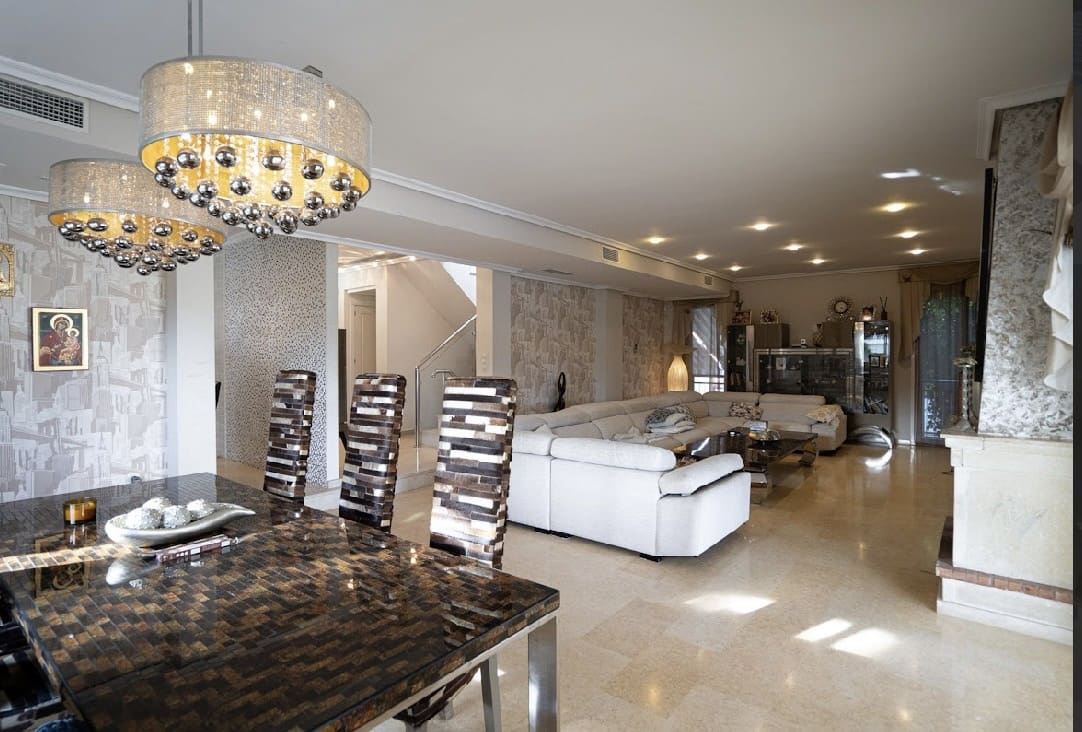 5 sovrum Villa till salu i Torrevieja med pool - 1 170 000 € (Ref: 9912532)