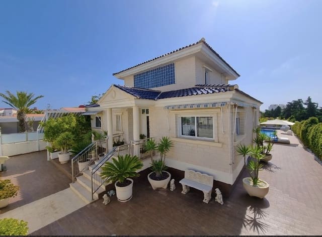 5 sovrum Villa till salu i Torrevieja med pool - 1 170 000 € (Ref: 9912532)