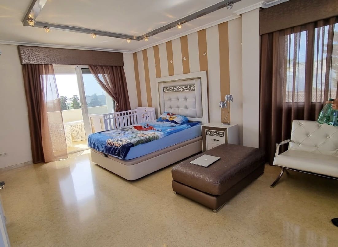 5 sovrum Villa till salu i Torrevieja med pool - 1 170 000 € (Ref: 9912532)