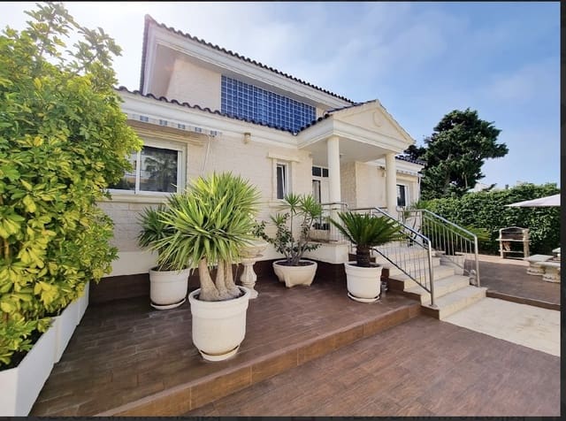 5 sovrum Villa till salu i Torrevieja med pool - 1 170 000 € (Ref: 9912532)