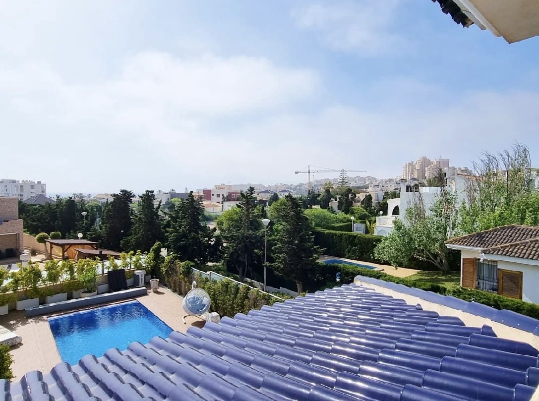 5 sovrum Villa till salu i Torrevieja med pool - 1 170 000 € (Ref: 9912532)