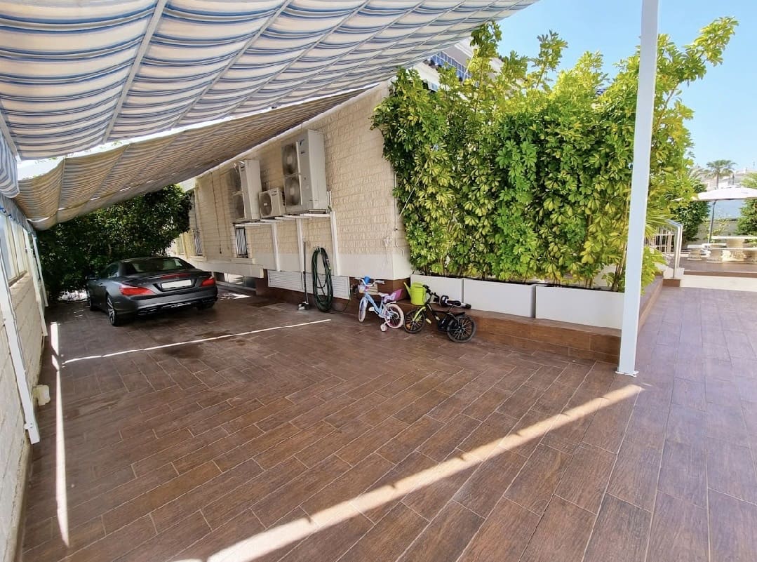 5 sovrum Villa till salu i Torrevieja med pool - 1 170 000 € (Ref: 9912532)
