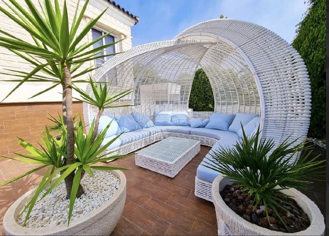 5 sovrum Villa till salu i Torrevieja med pool - 1 170 000 € (Ref: 9912532)