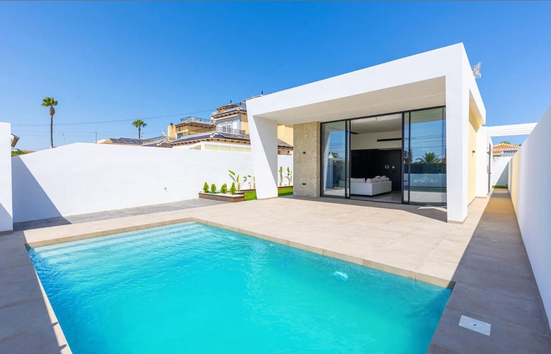 3 bedroom Villa for sale in Orihuela with pool - € 725,000 (Ref: 9915269)