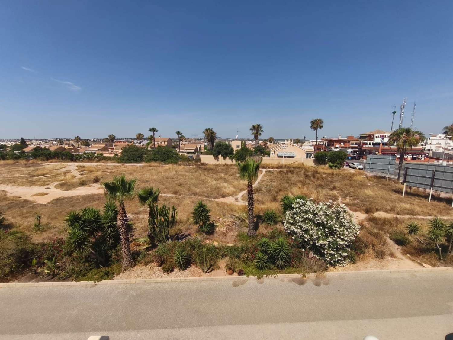 2 bedroom Beach Apartment for sale in Orihuela with garage - € 149,999 (Ref: 9939377)