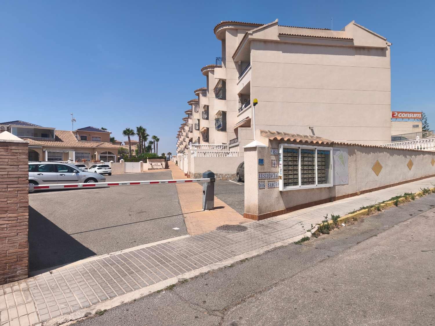 2 bedroom Beach Apartment for sale in Orihuela with garage - € 149,999 (Ref: 9939377)