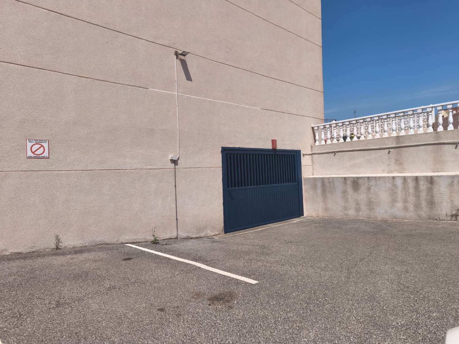 2 bedroom Beach Apartment for sale in Orihuela with garage - € 149,999 (Ref: 9939377)