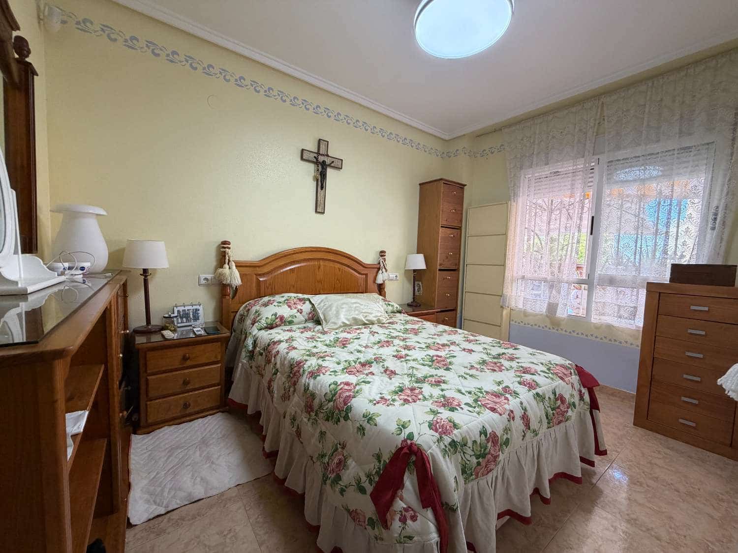 2 sovrum Lägenhet till salu i Guardamar del Segura med garage - 230 000 € (Ref: 9949207)