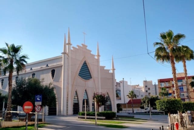 Piso de 2 habitaciones en Torrevieja en venta - 145.000 € (Ref: 9949209)