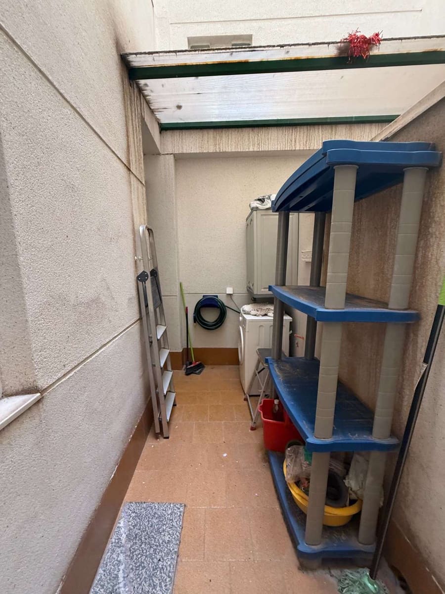 Piso de 2 habitaciones en Torrevieja en venta - 145.000 € (Ref: 9949209)