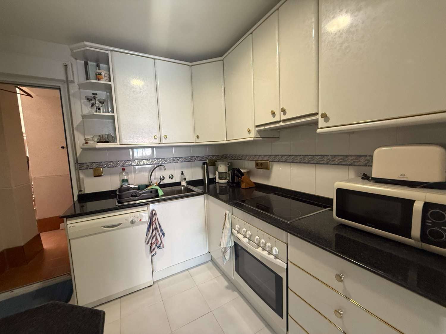 Piso de 2 habitaciones en Torrevieja en venta - 145.000 € (Ref: 9949209)