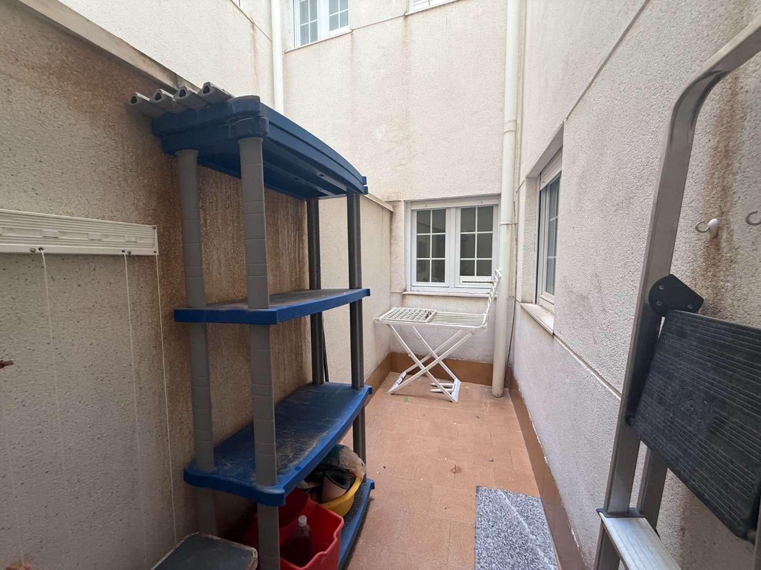 Piso de 2 habitaciones en Torrevieja en venta - 145.000 € (Ref: 9949209)