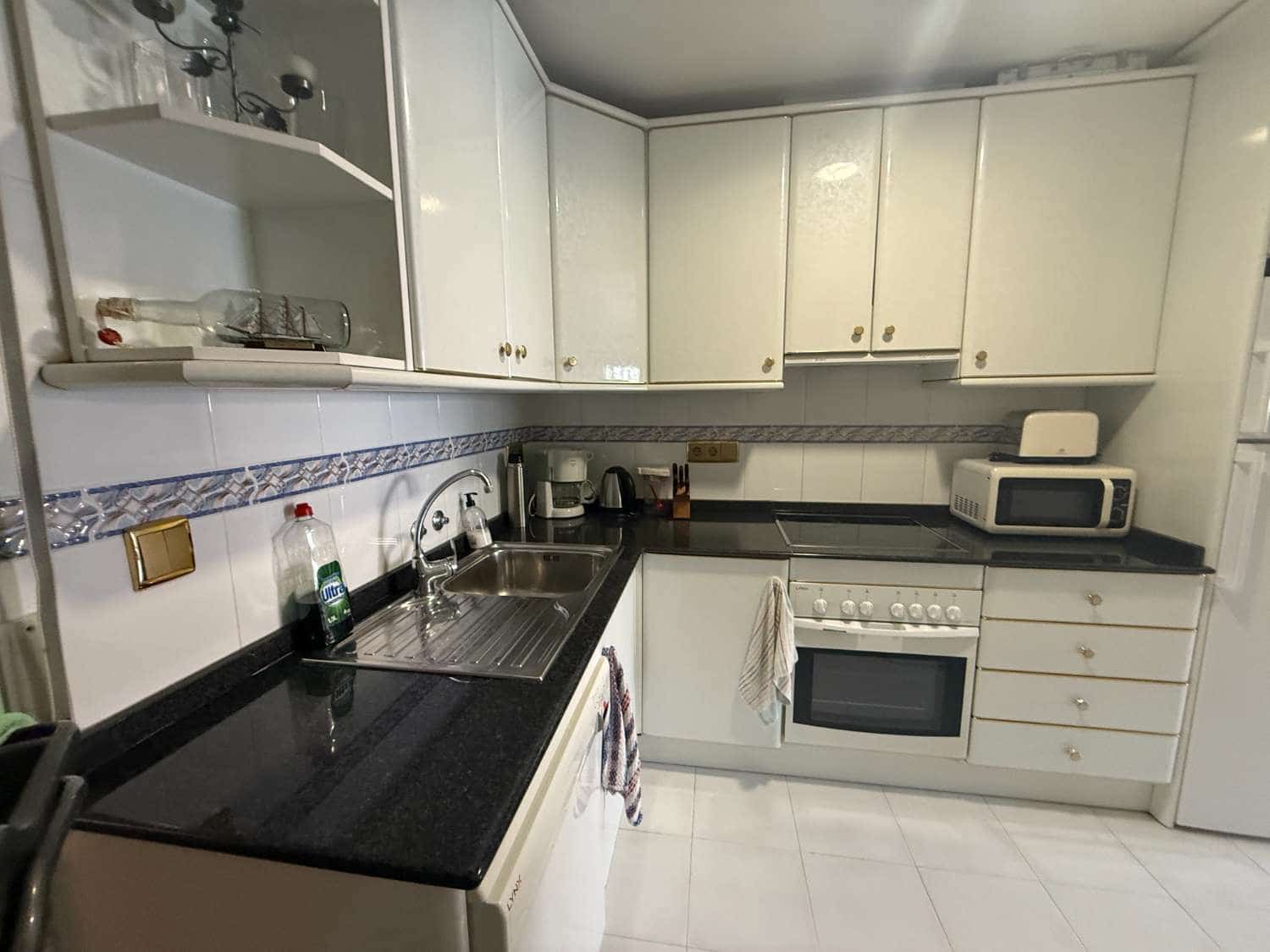 Piso de 2 habitaciones en Torrevieja en venta - 145.000 € (Ref: 9949209)