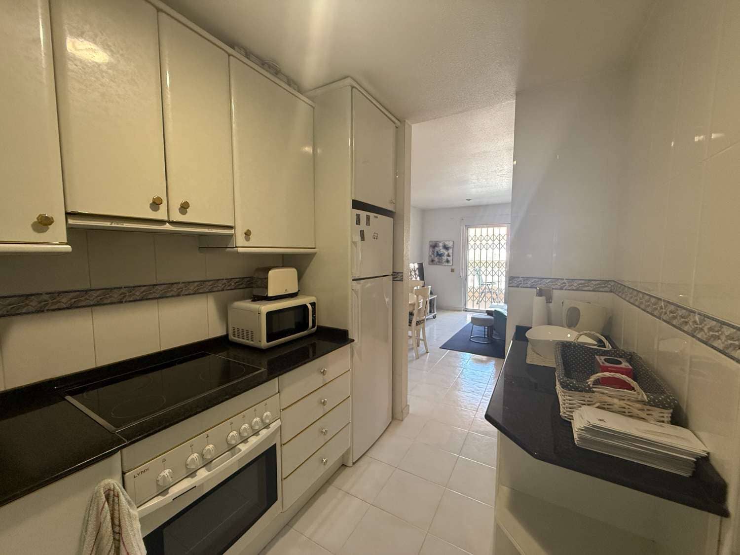 Piso de 2 habitaciones en Torrevieja en venta - 145.000 € (Ref: 9949209)