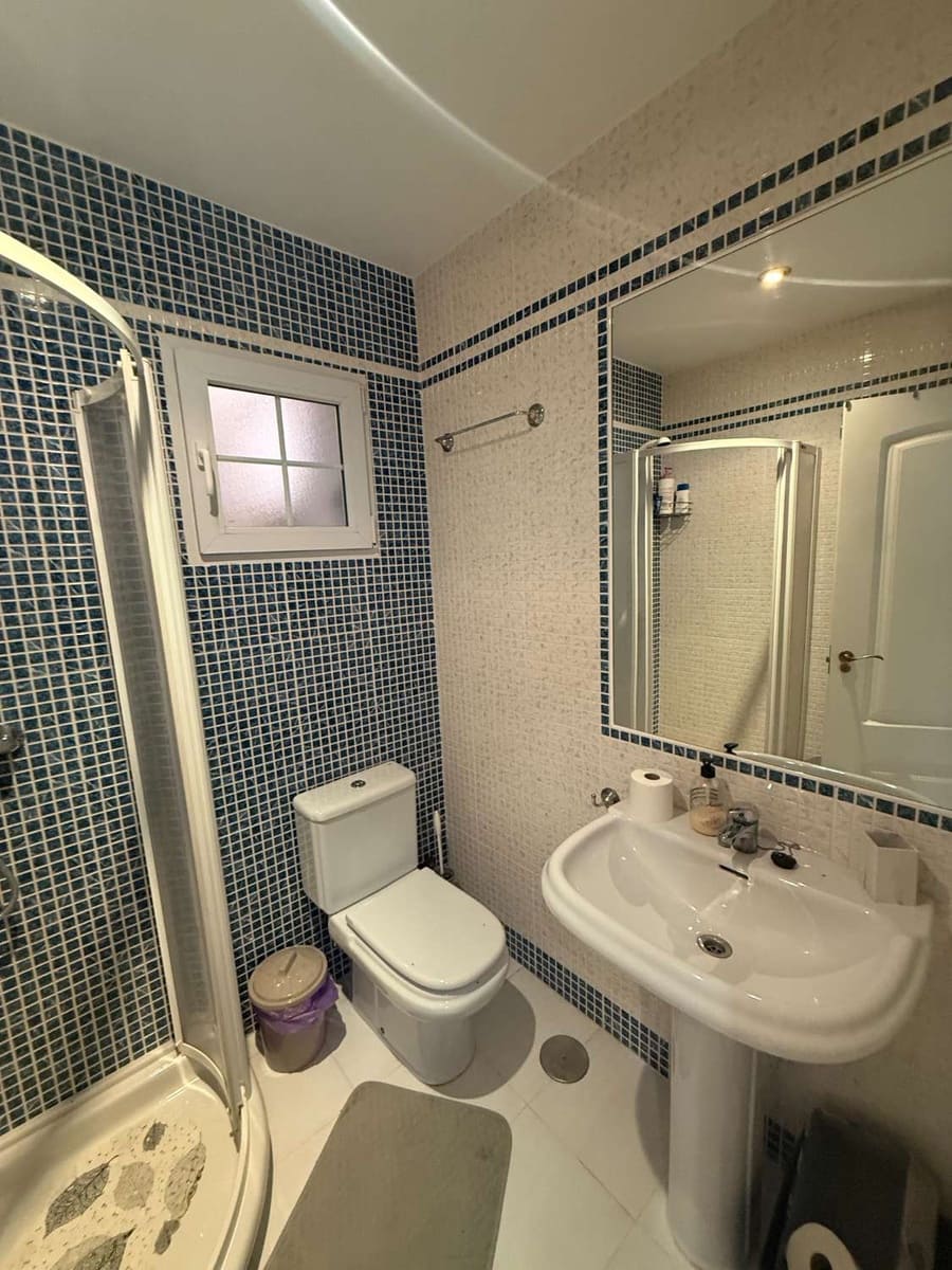 Piso de 2 habitaciones en Torrevieja en venta - 145.000 € (Ref: 9949209)