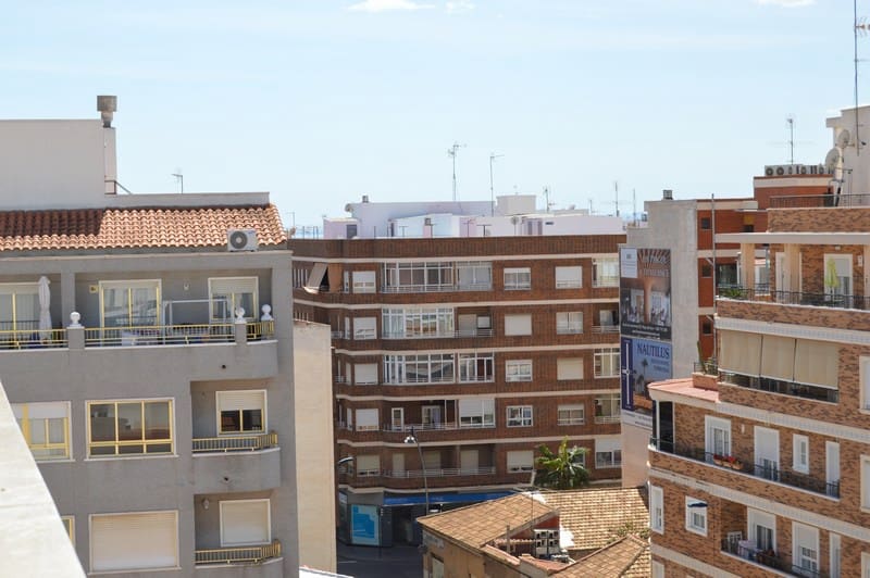 2 quarto Apartamento para venda em Torrevieja - 138 000 € (Ref: 9949209)